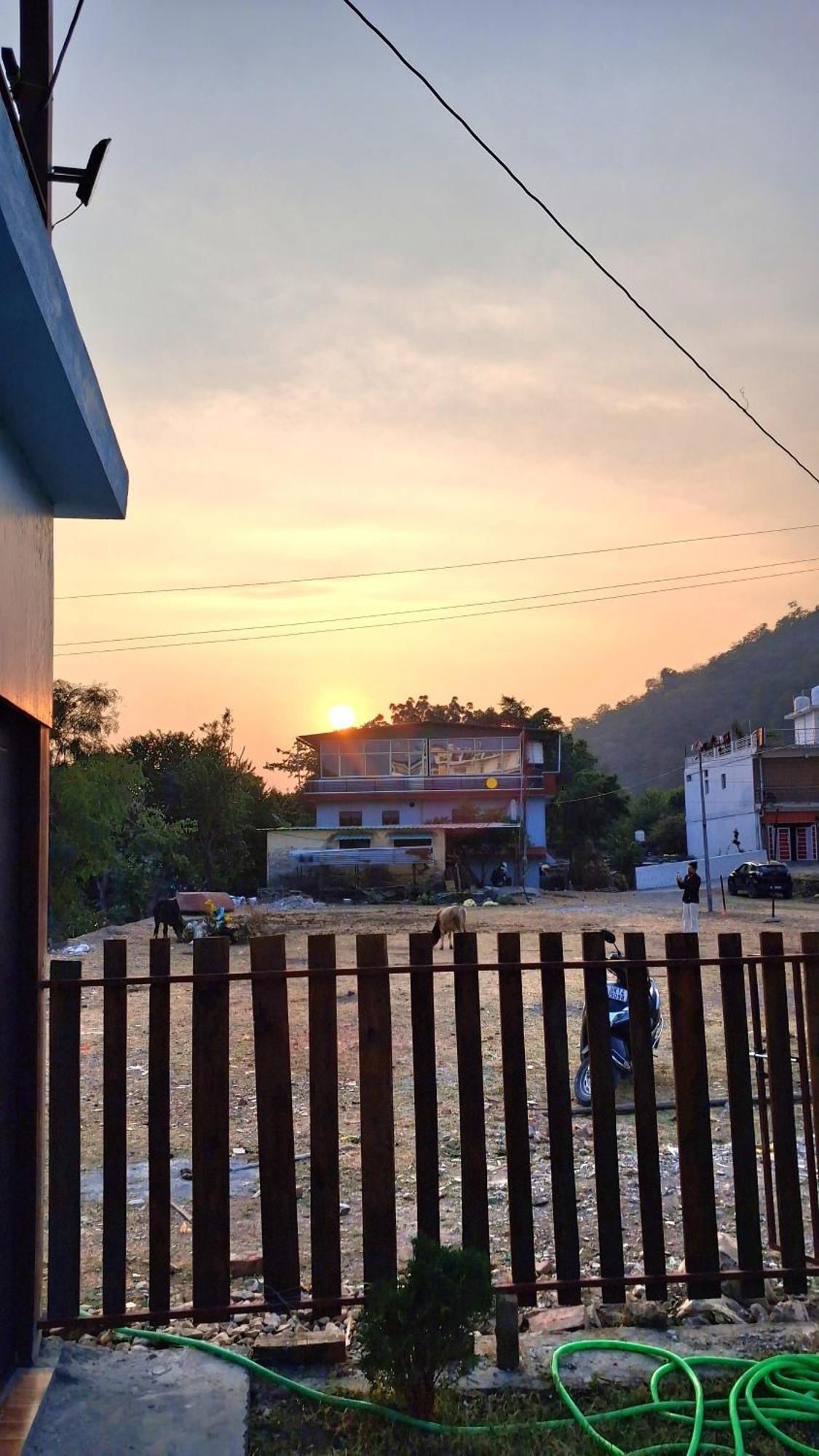 Landlopers Hostel Rishikesh Exterior photo