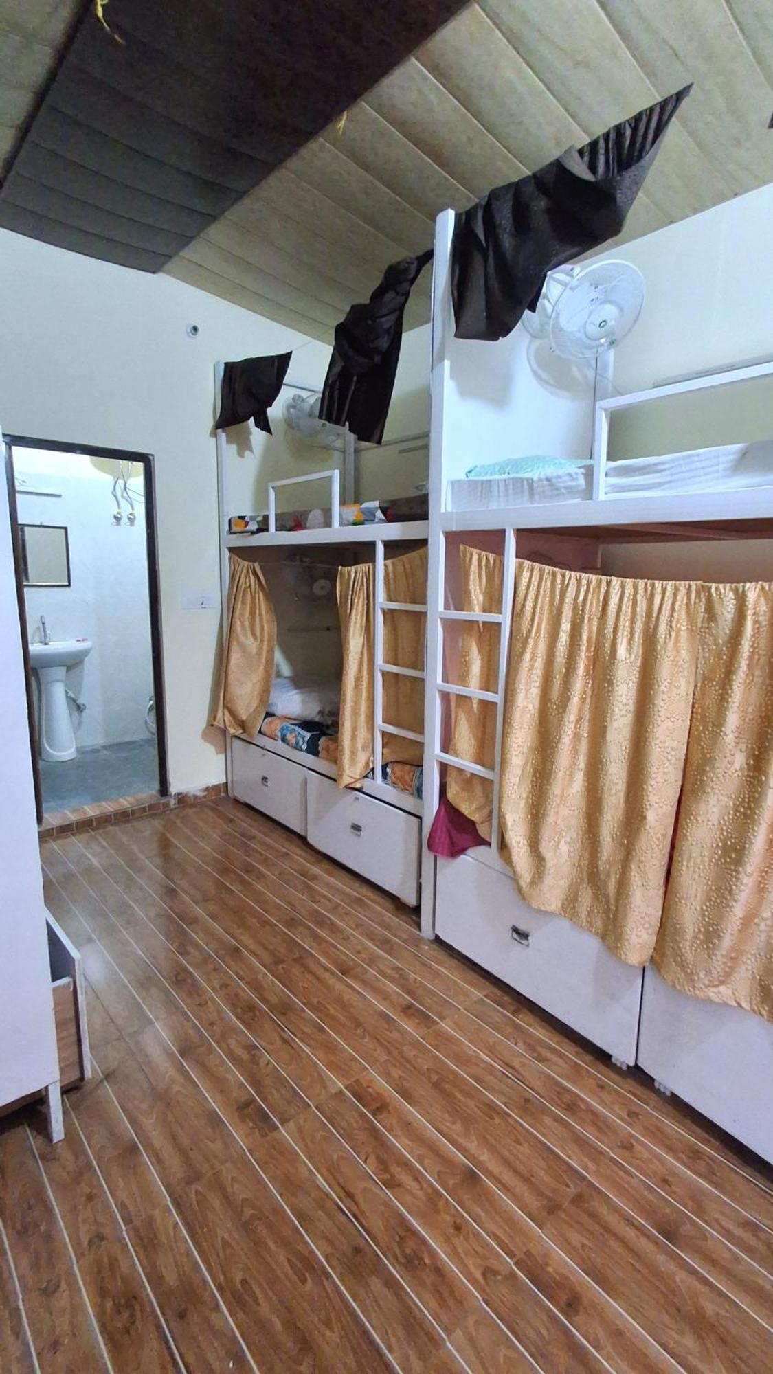 Landlopers Hostel Rishikesh Exterior photo