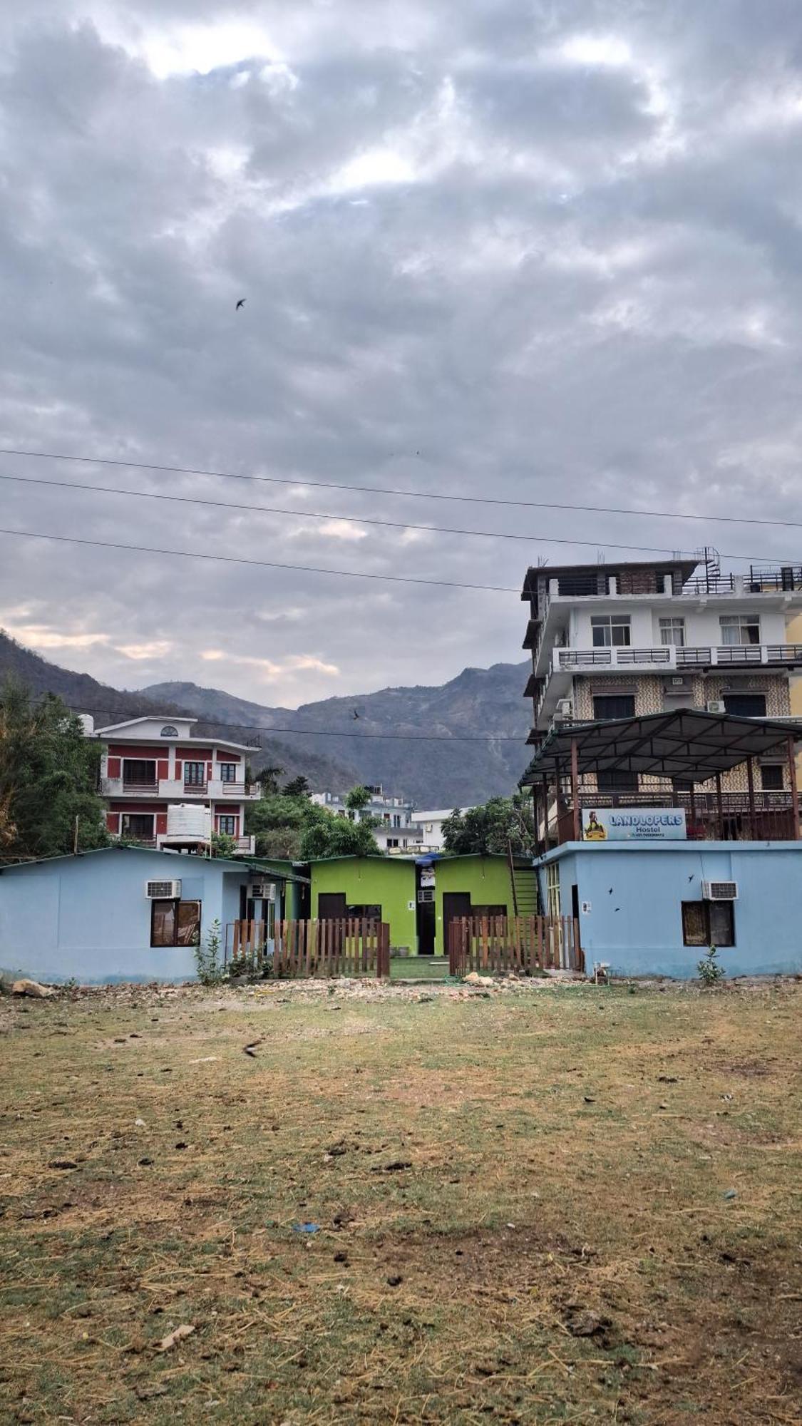 Landlopers Hostel Rishikesh Exterior photo